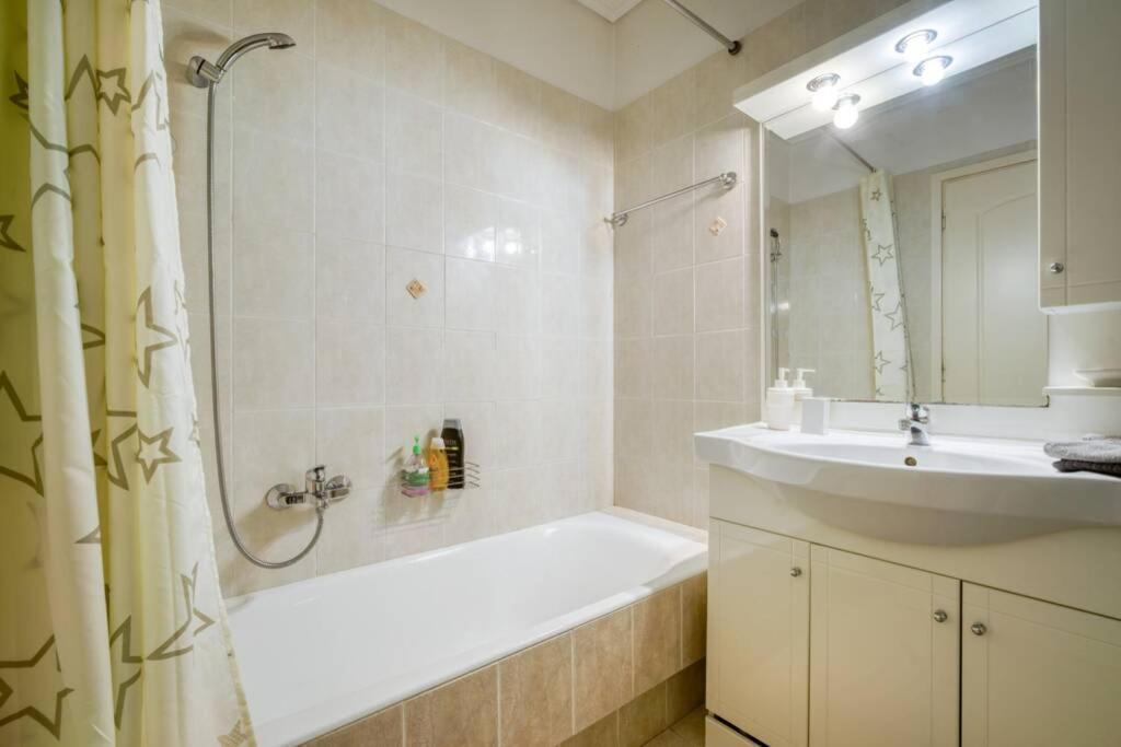 Spacious Family Flat Near Parthenon Free Parking Athena Bagian luar foto